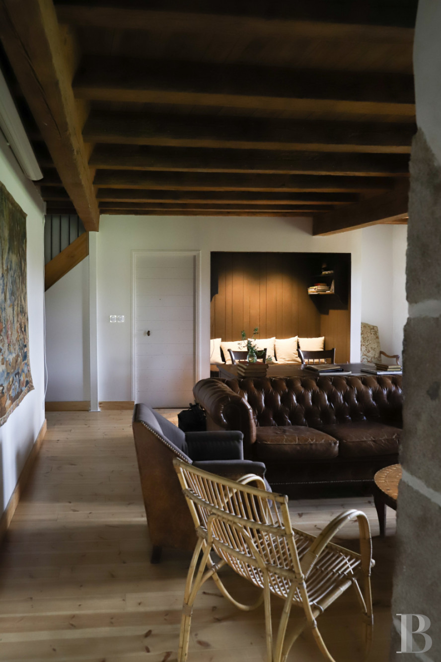 An old farm and dovecote in Lozère, at the entrance to the Aubrac plateau - photo  n°10